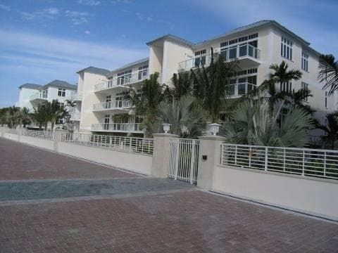 180 Lake Drive · #2103 in West Palm Beach - Photo 1