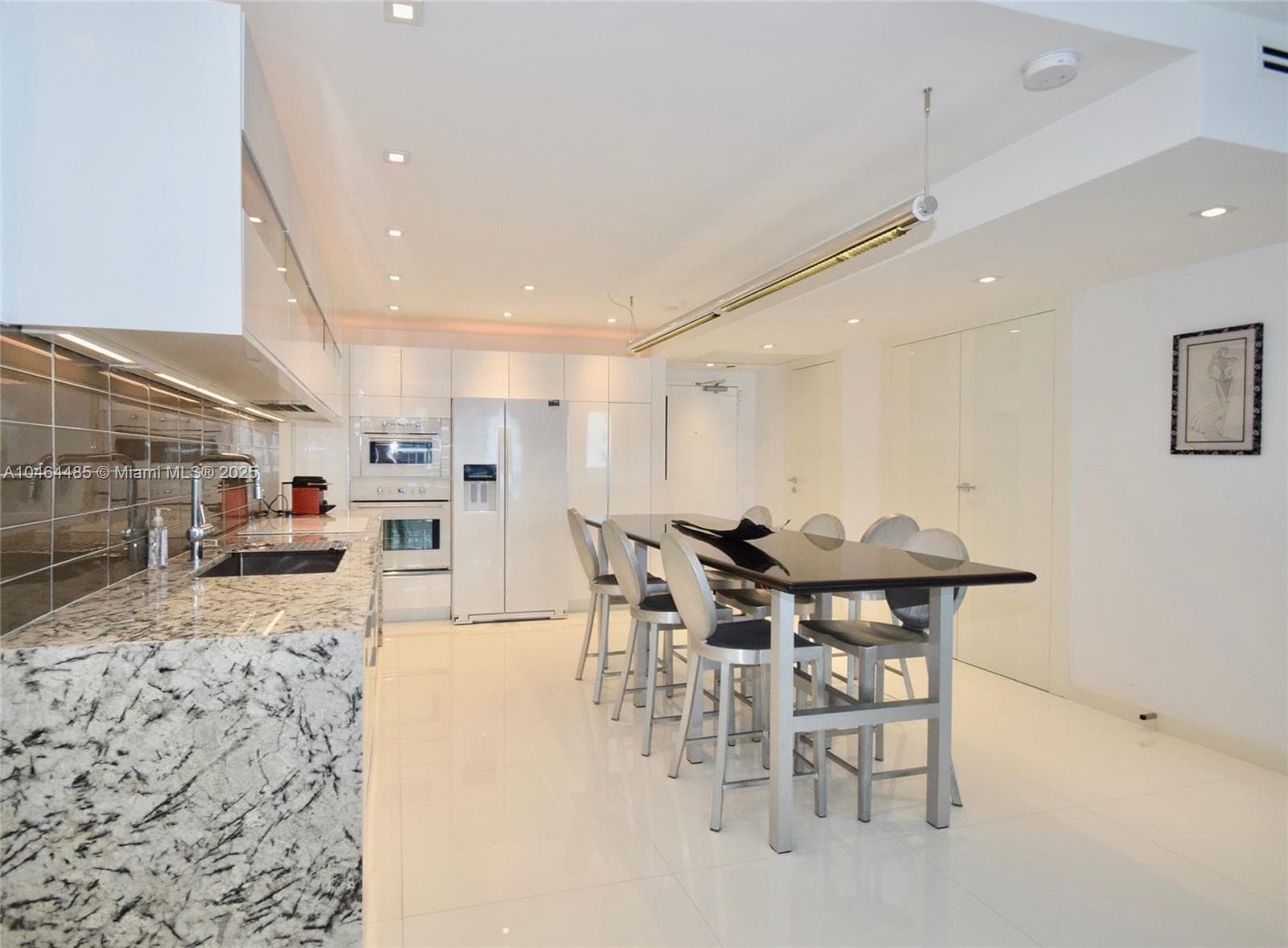 Roney Palace · #815/814 in Miami Beach - Photo 4