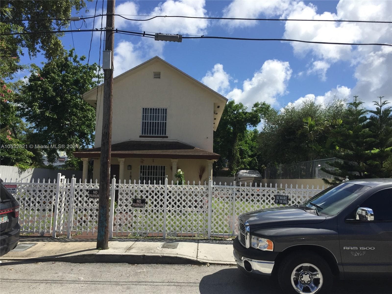 160 NW 27th St photo 2
