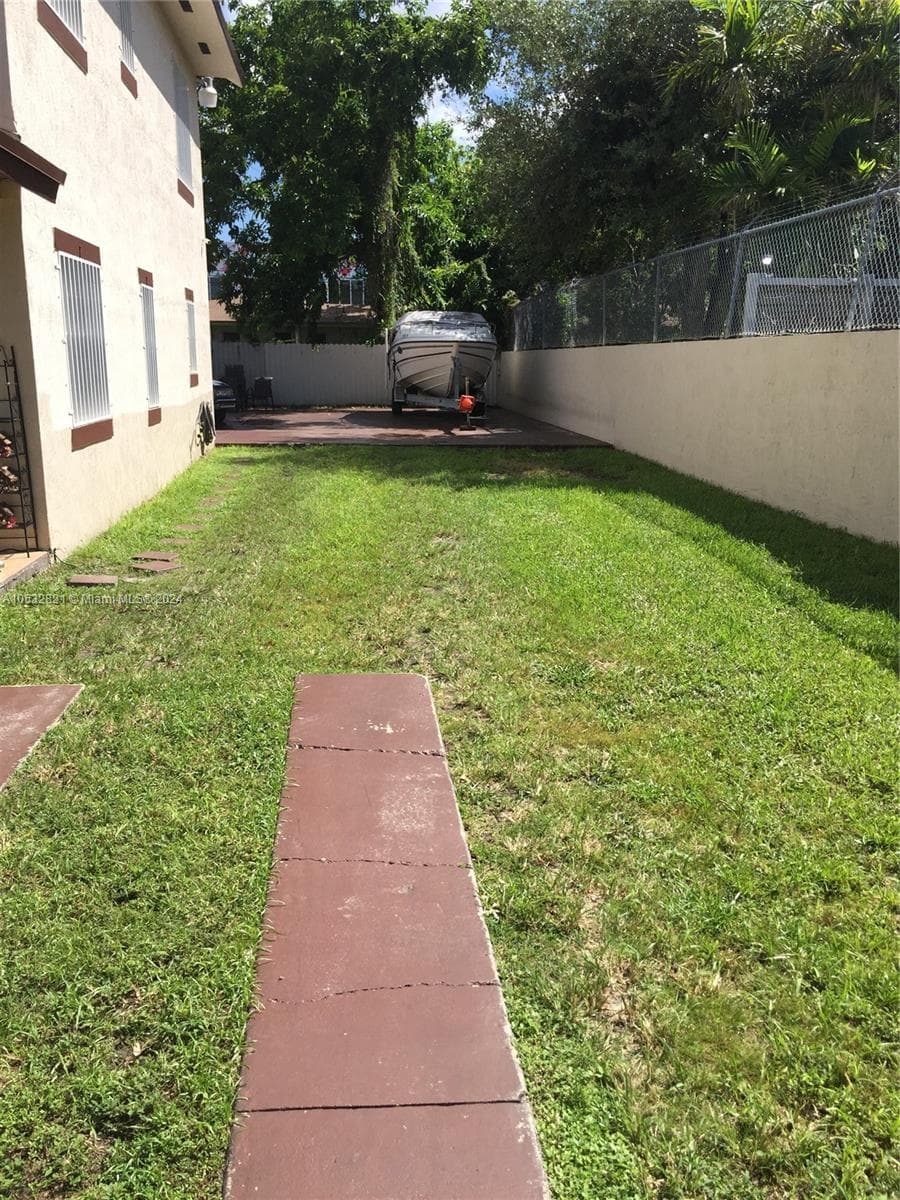 160 NW 27th St photo 3