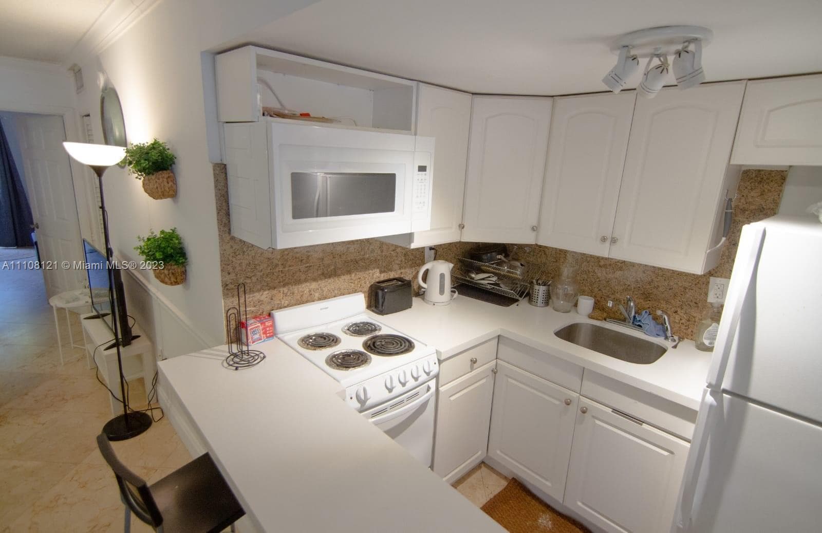 HIBISCUS SOUTH CONDO · #1B in Miami Beach - Photo 2
