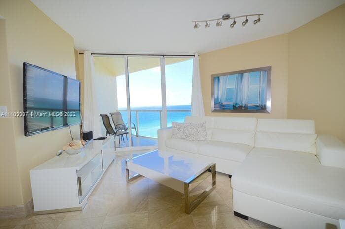 La Perla · #1509 in Sunny Isles Beach - Photo 12