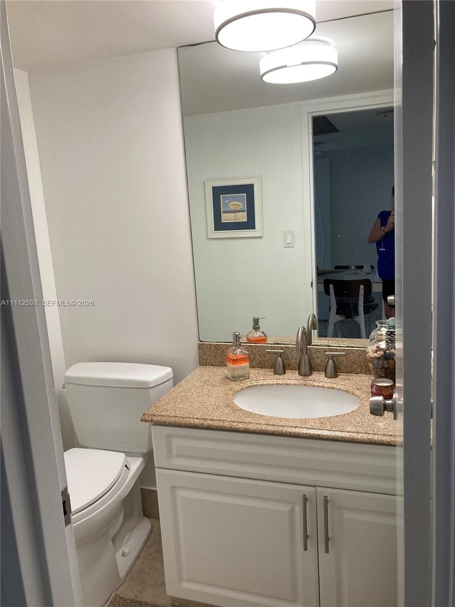 1/2 Bathroom