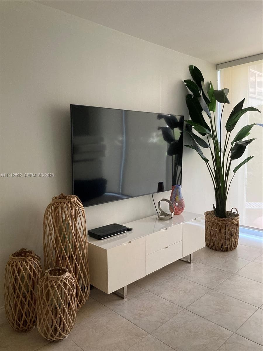 Seacoast 5151 · #210 in Miami Beach - Photo 8