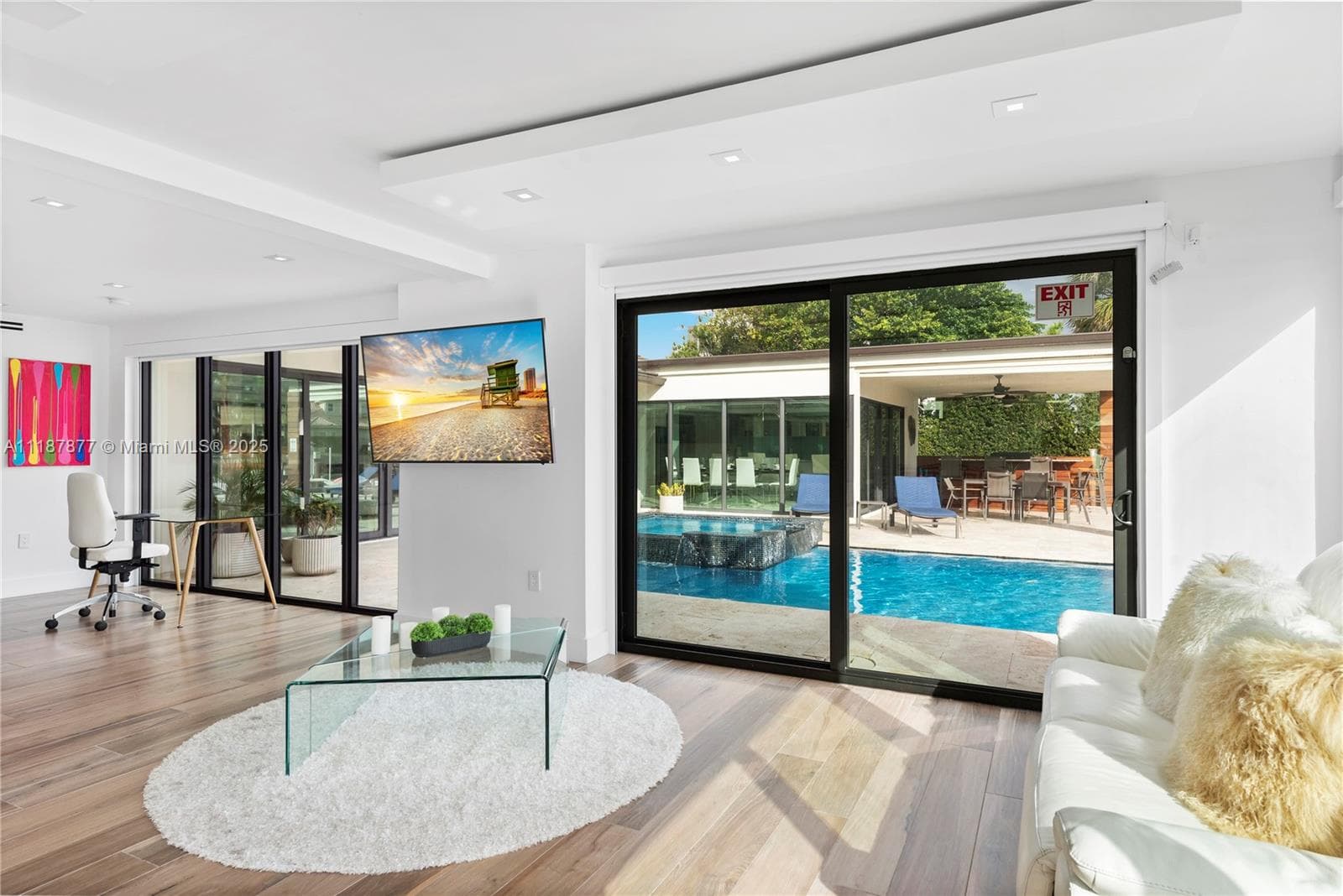 Corner suite with wraparound views