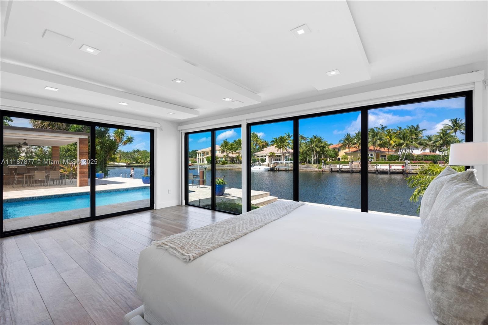 Dreamy bed with panoramic outlook
