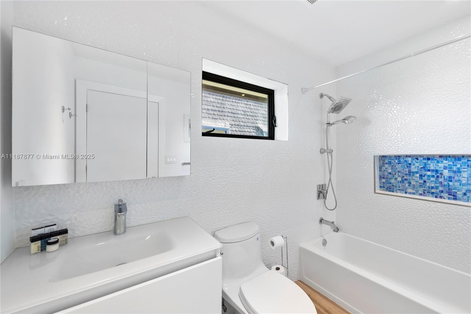 Compact bath crisp and modern