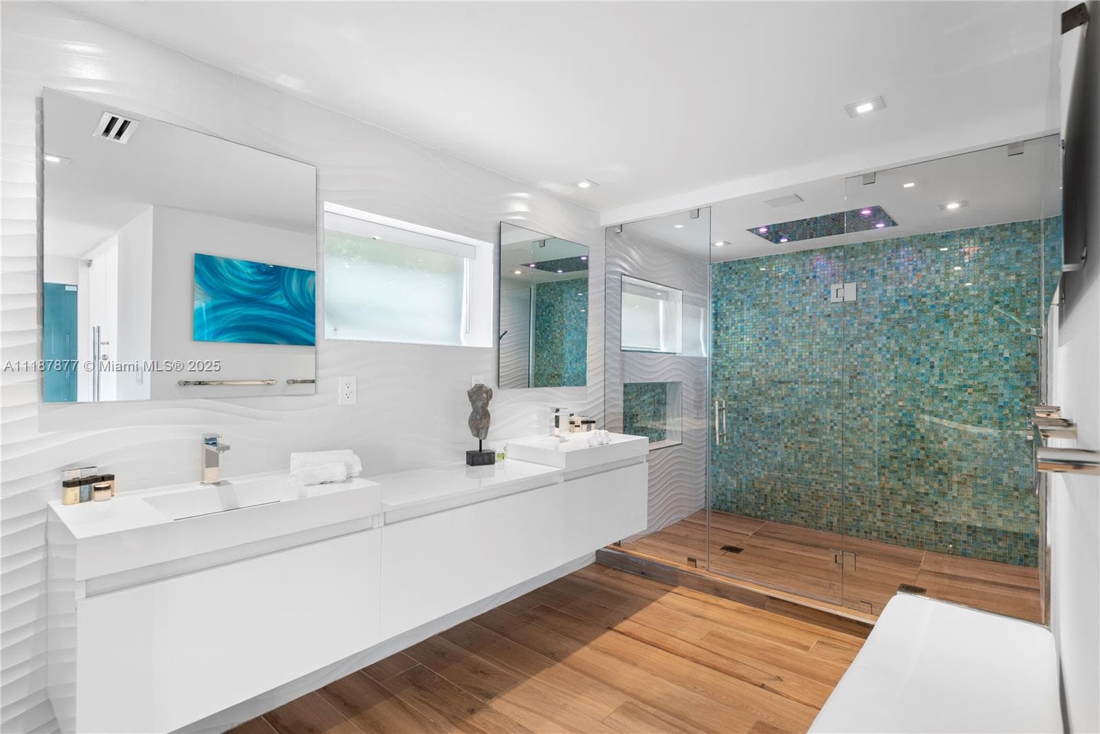 Double vanity bath with teal glass