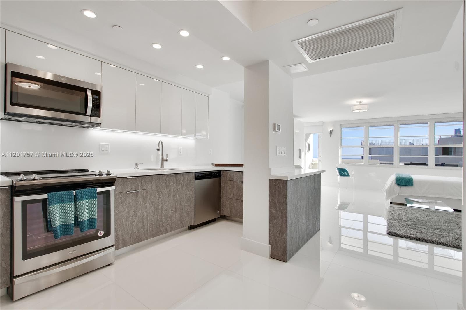 The Decoplage · #940 in Miami Beach - Photo 10