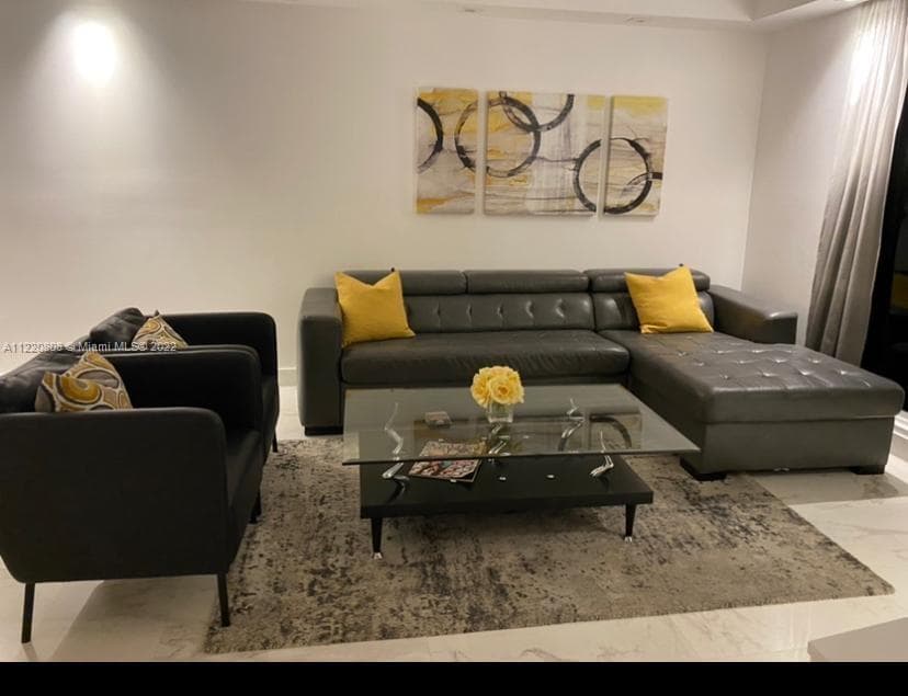 LIVING ROOM AREA