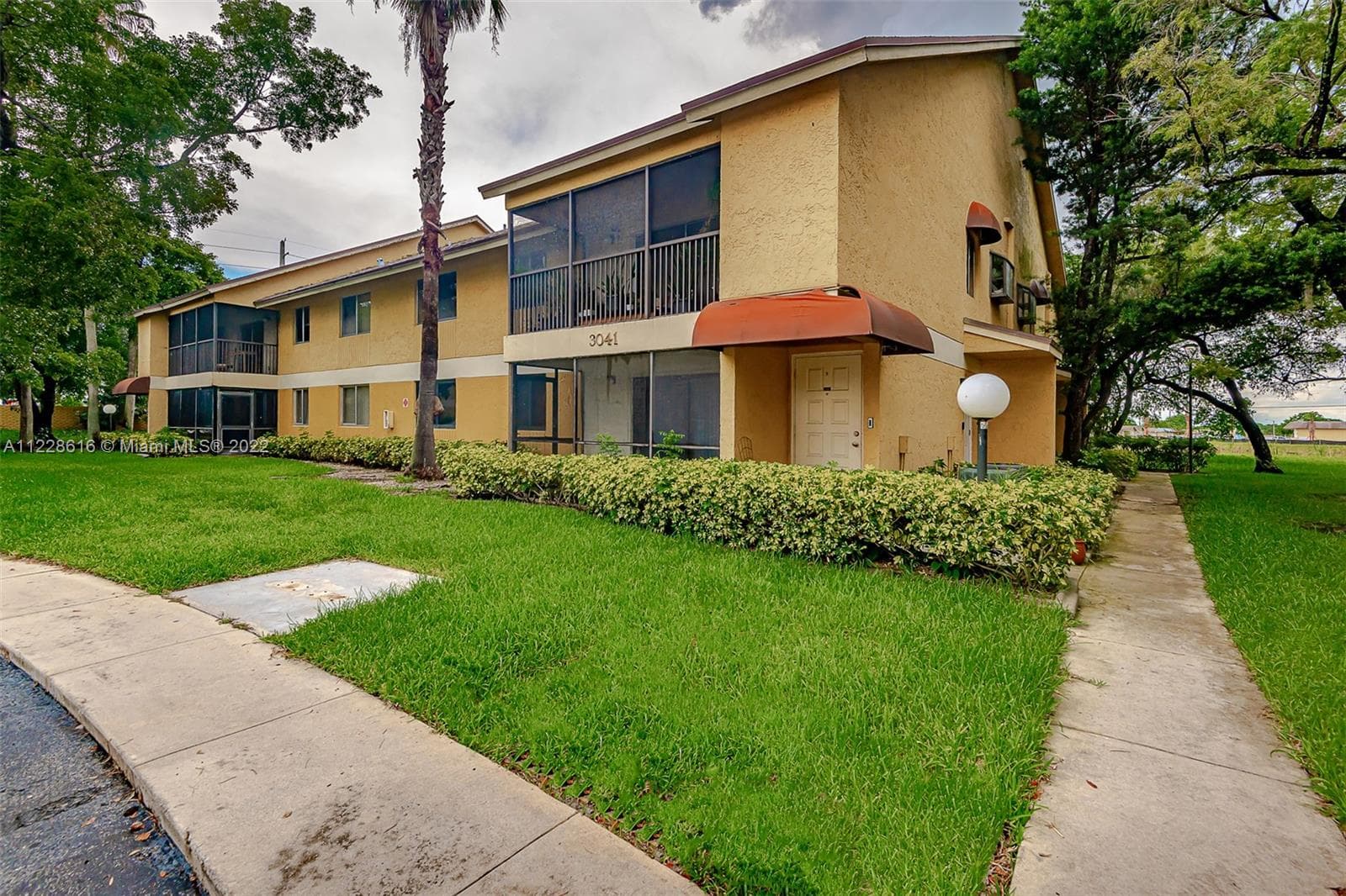 The front of building number 3041. The sidewalk on the right takes you back to the entrance to unit 204 in back.