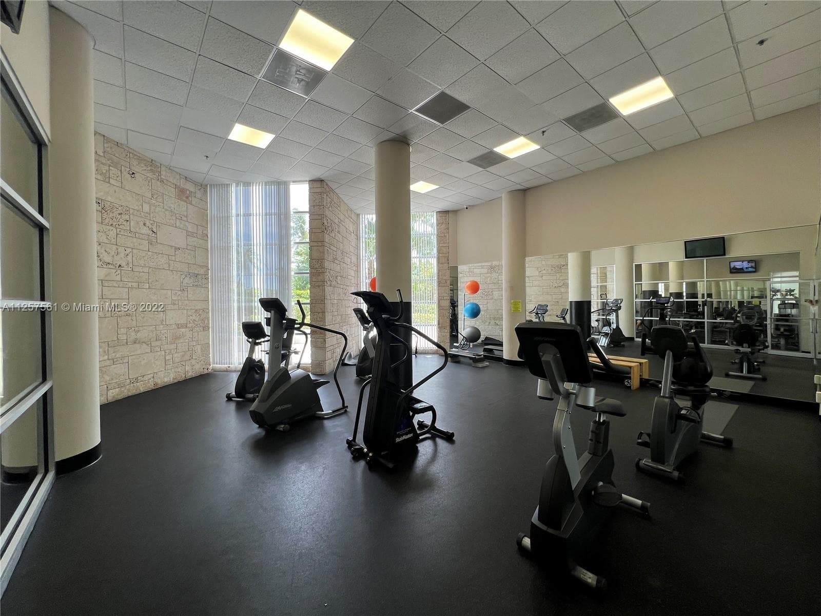Seacoast 5151 · #725 in Miami Beach - Photo 26