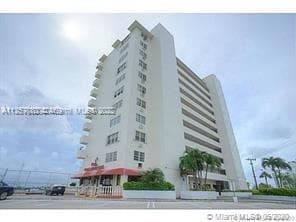 Bayshore Yacht & Tennis Club · #703 in North Bay Village - Photo 11