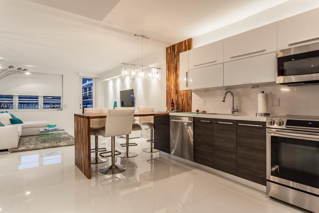 The Decoplage · #943 in Miami Beach - Photo 9