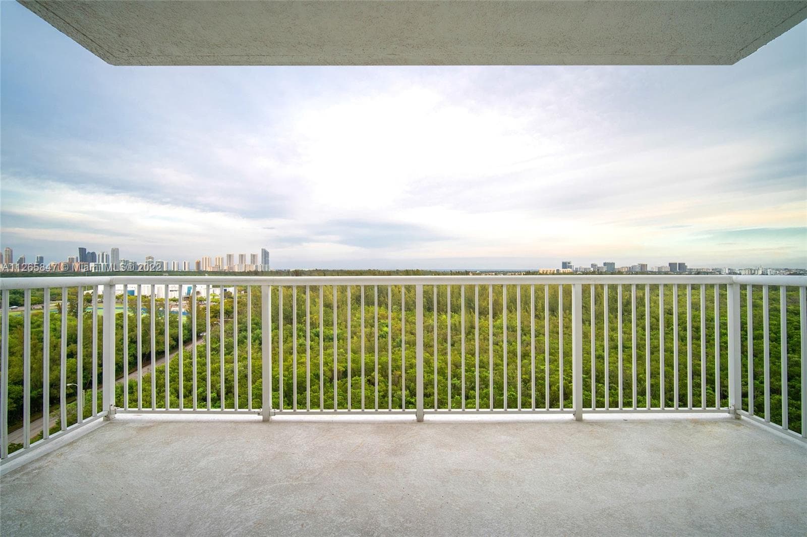 THE OAKS I CONDO · #1203 in North Miami - Photo 12