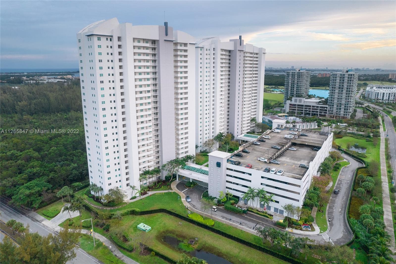 THE OAKS I CONDO · #1203 in North Miami - Photo 1