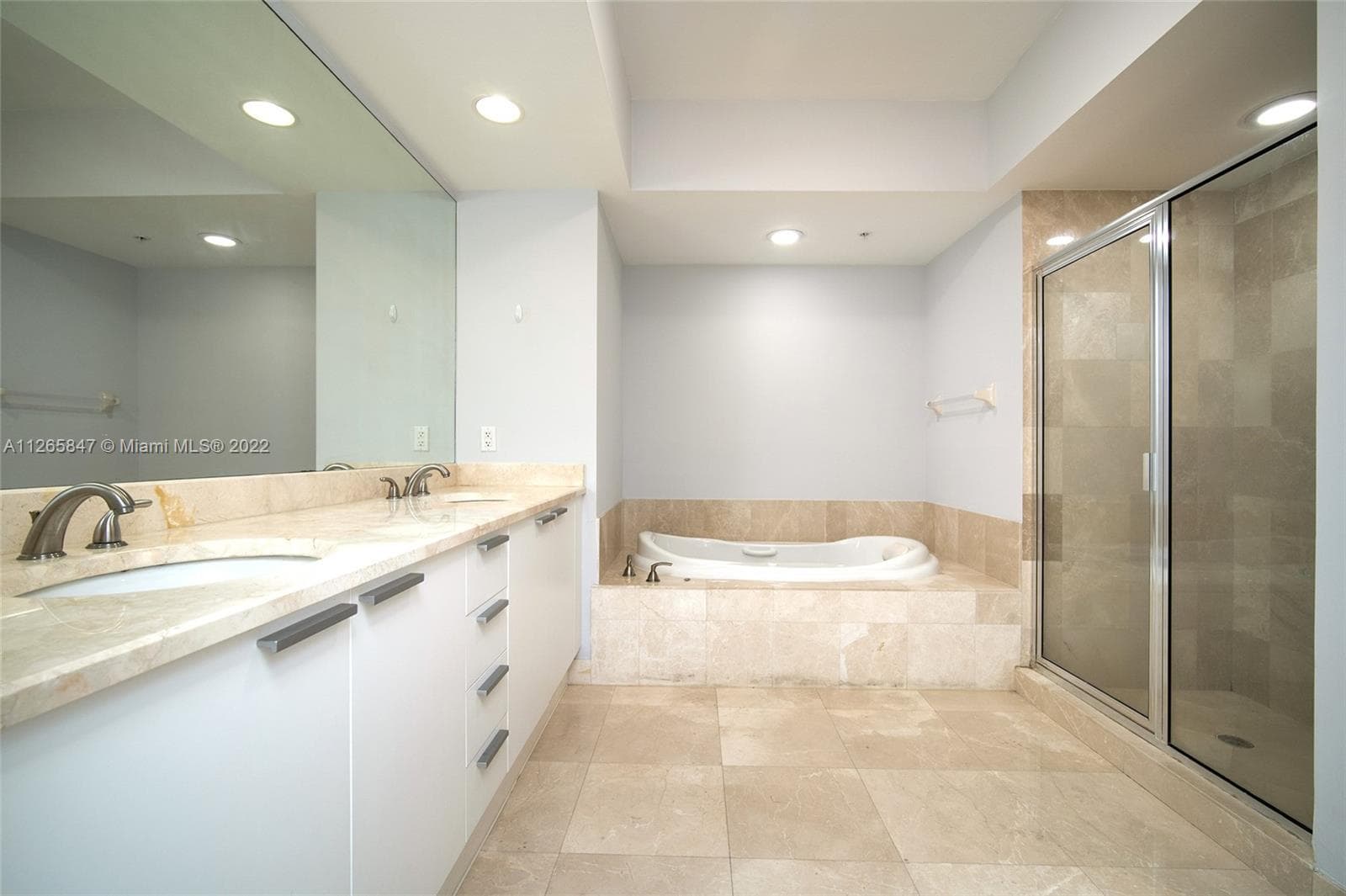 THE OAKS I CONDO · #1203 in North Miami - Photo 20