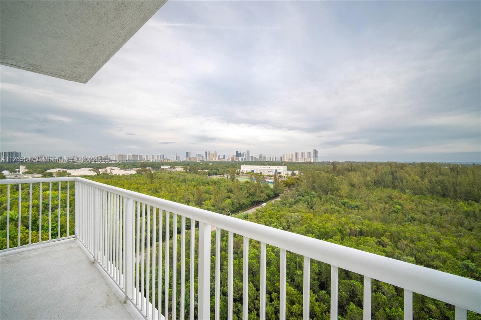 THE OAKS I CONDO · #1203 in North Miami - Photo 11