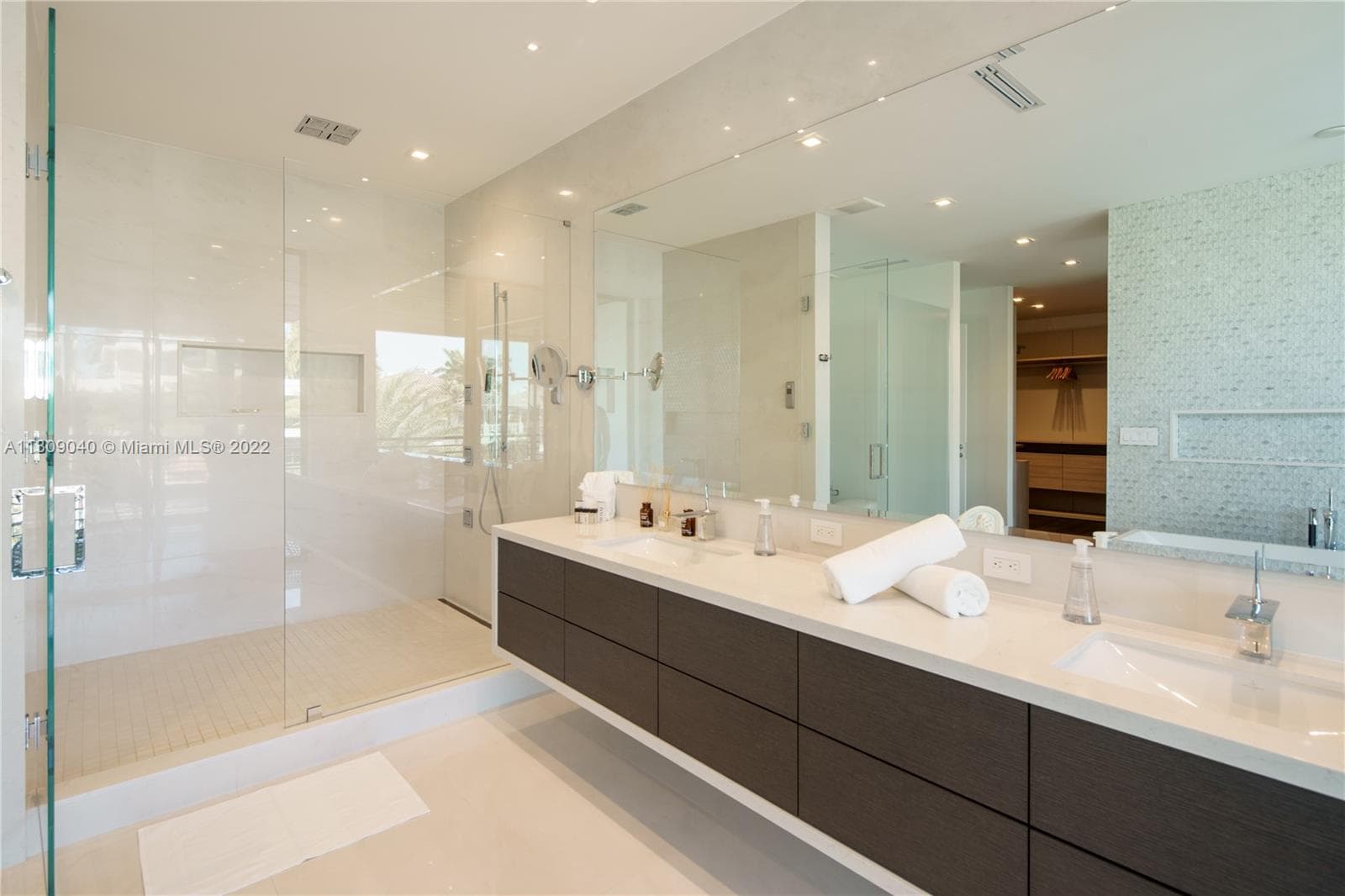 128 Fiesta Way photo 35