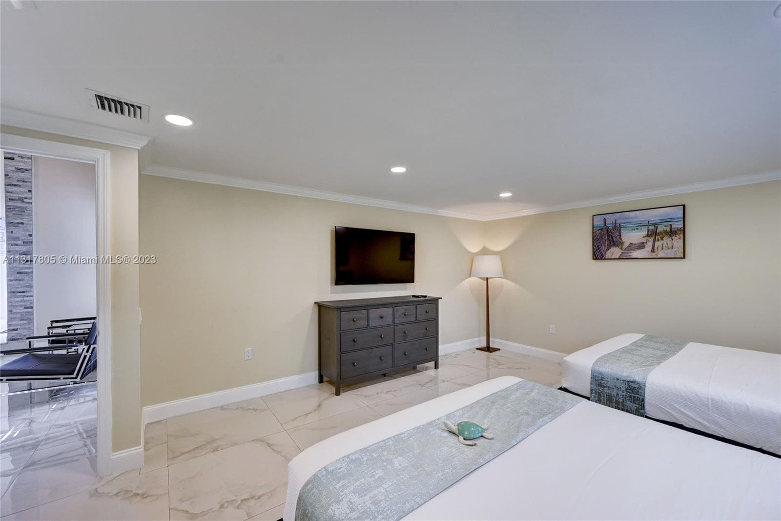 1109 Hollywood Blvd photo 16