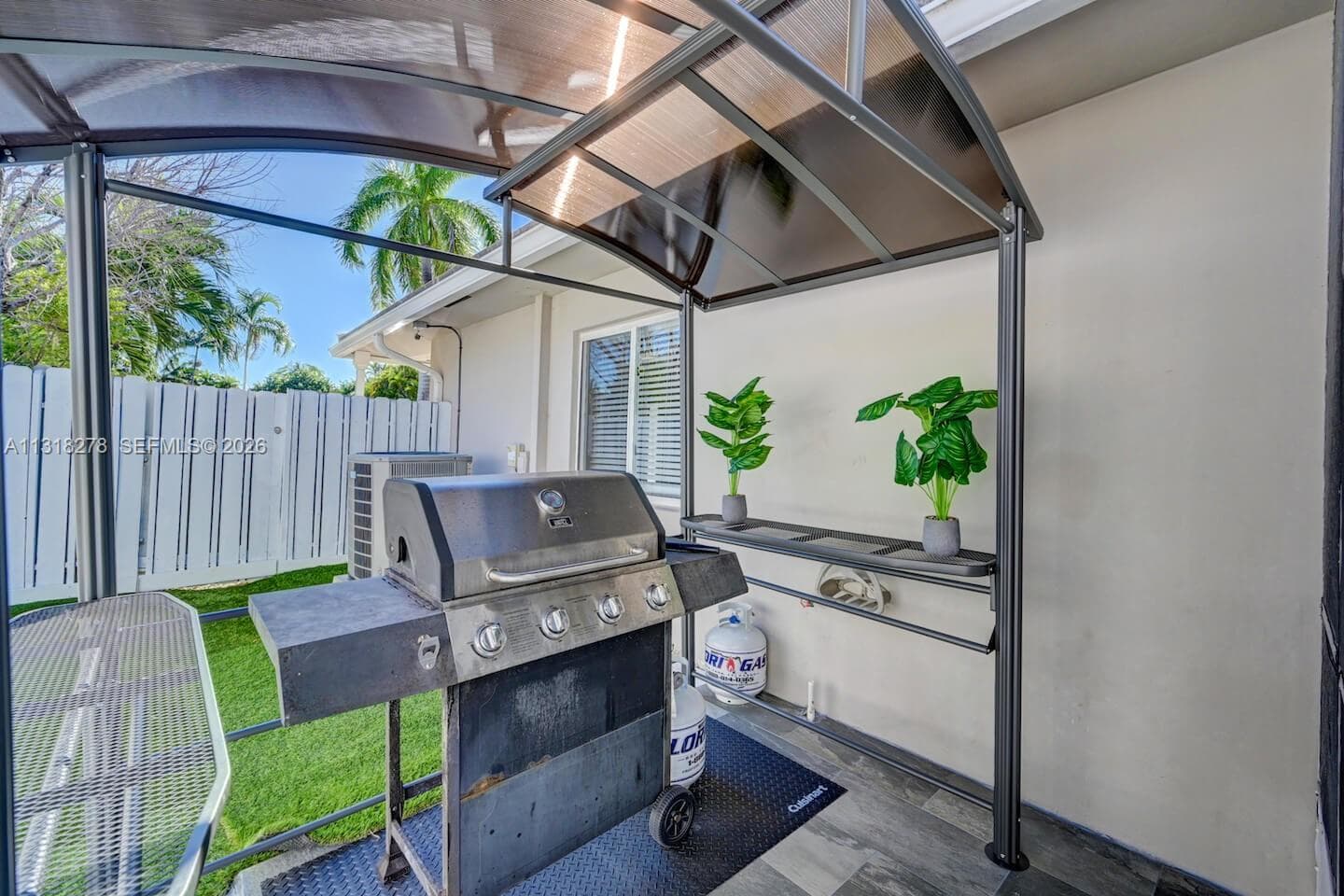 825 Harrison St photo 28