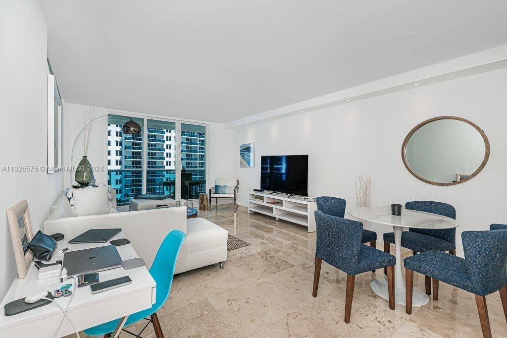 Roney Palace · #1117 in Miami Beach - Photo 7