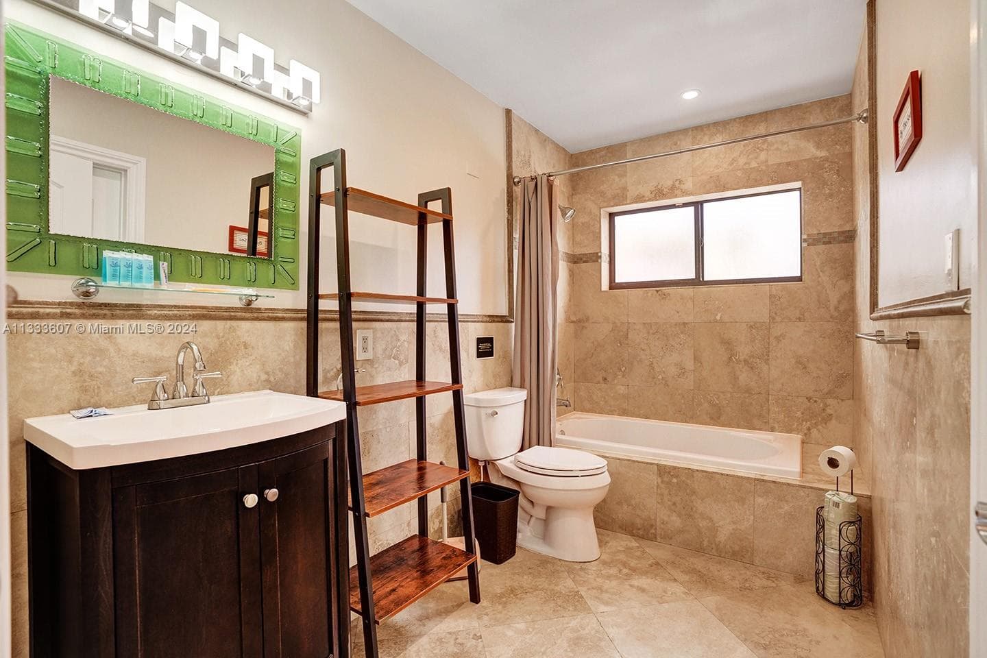 1049 N Southlake Dr photo 23