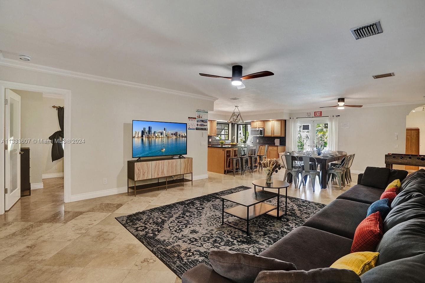 1049 N Southlake Dr photo 13
