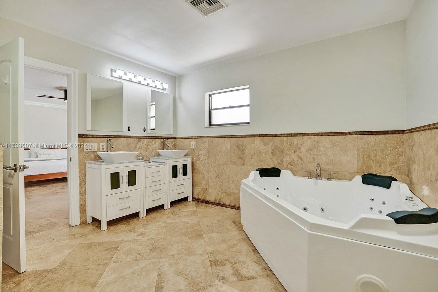 1049 N Southlake Dr photo 36