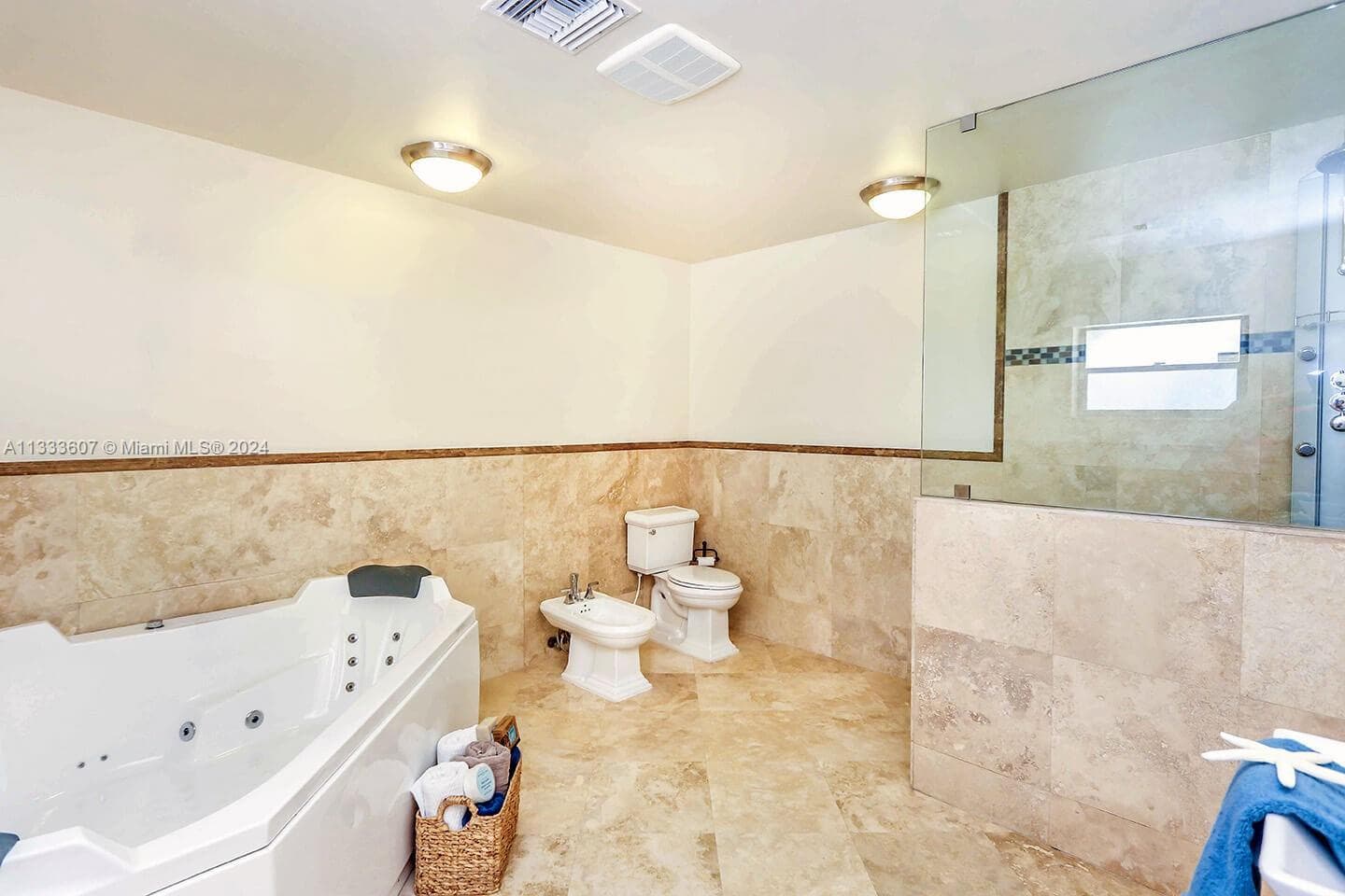 1049 N Southlake Dr photo 34