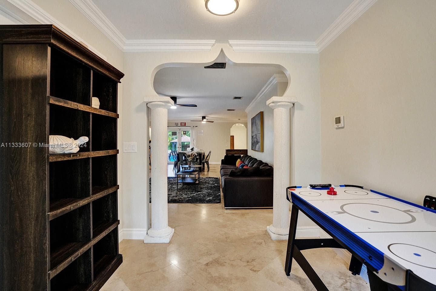 1049 N Southlake Dr photo 10