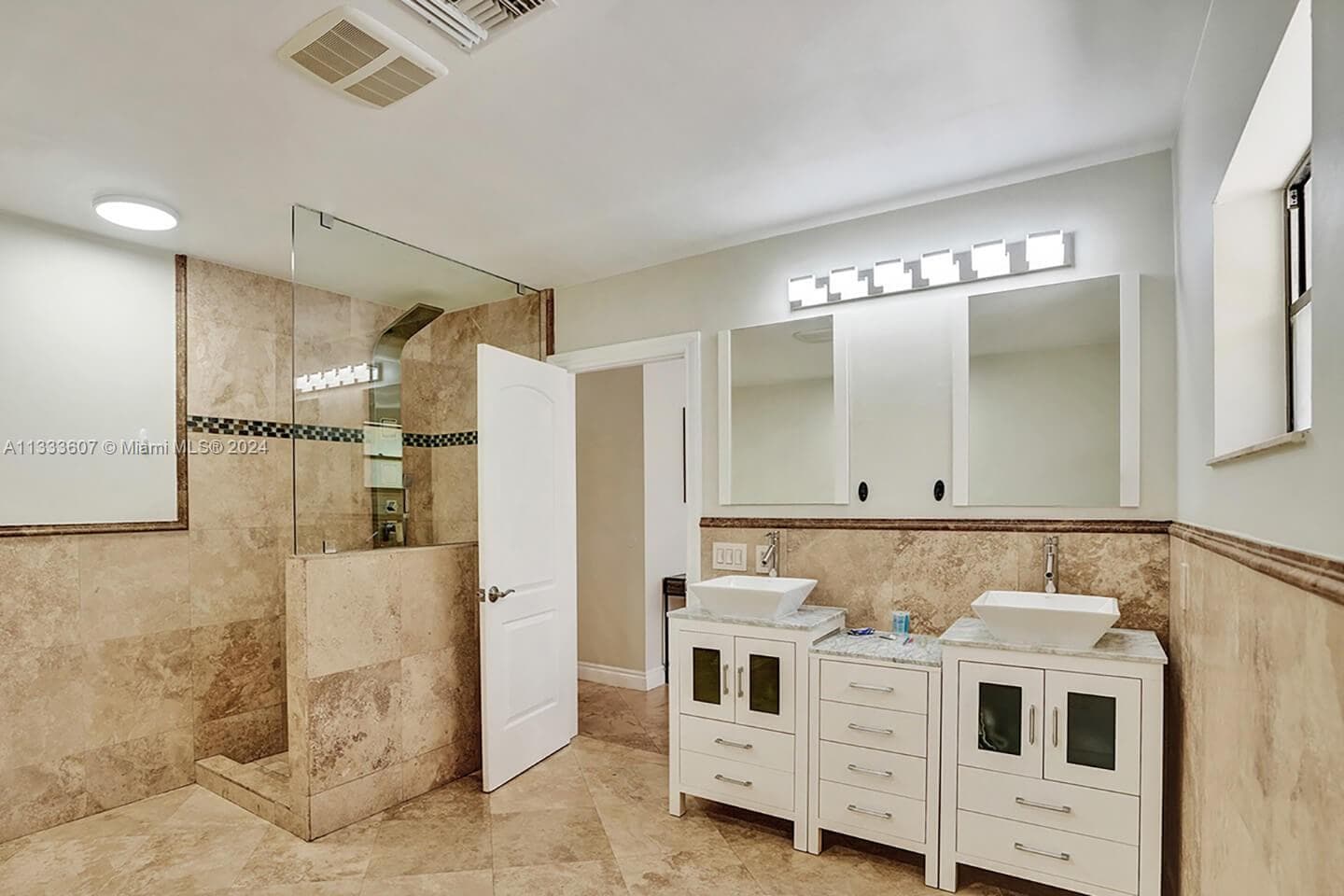 1049 N Southlake Dr photo 35