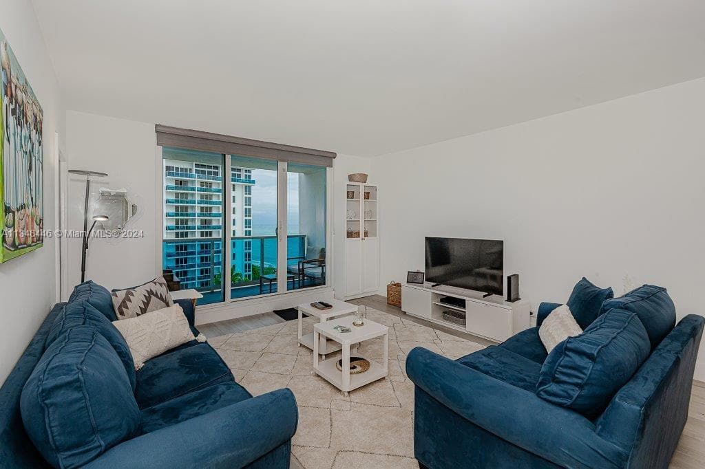 Roney Palace · #1115 in Miami Beach - Photo 4