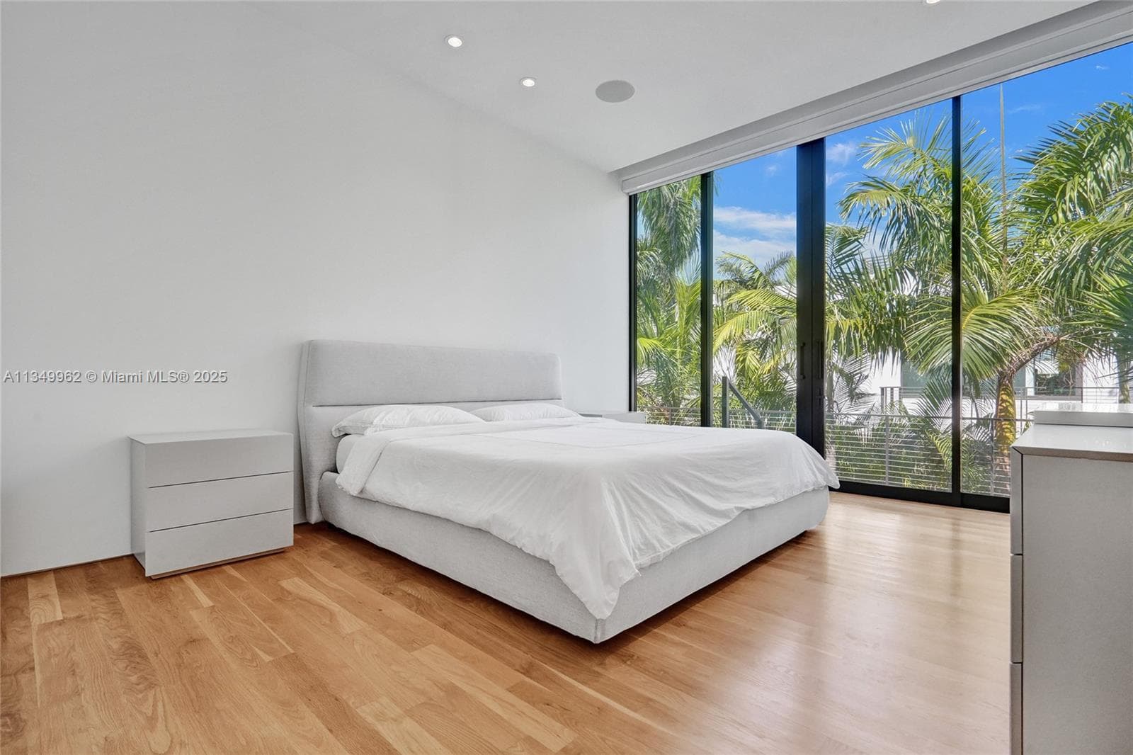 240 Ocean Blvd photo 76