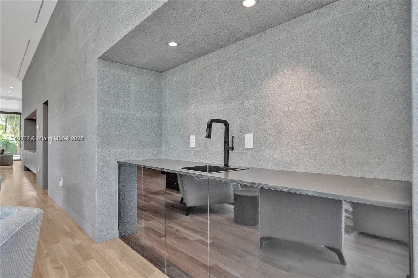 240 Ocean Blvd photo 56