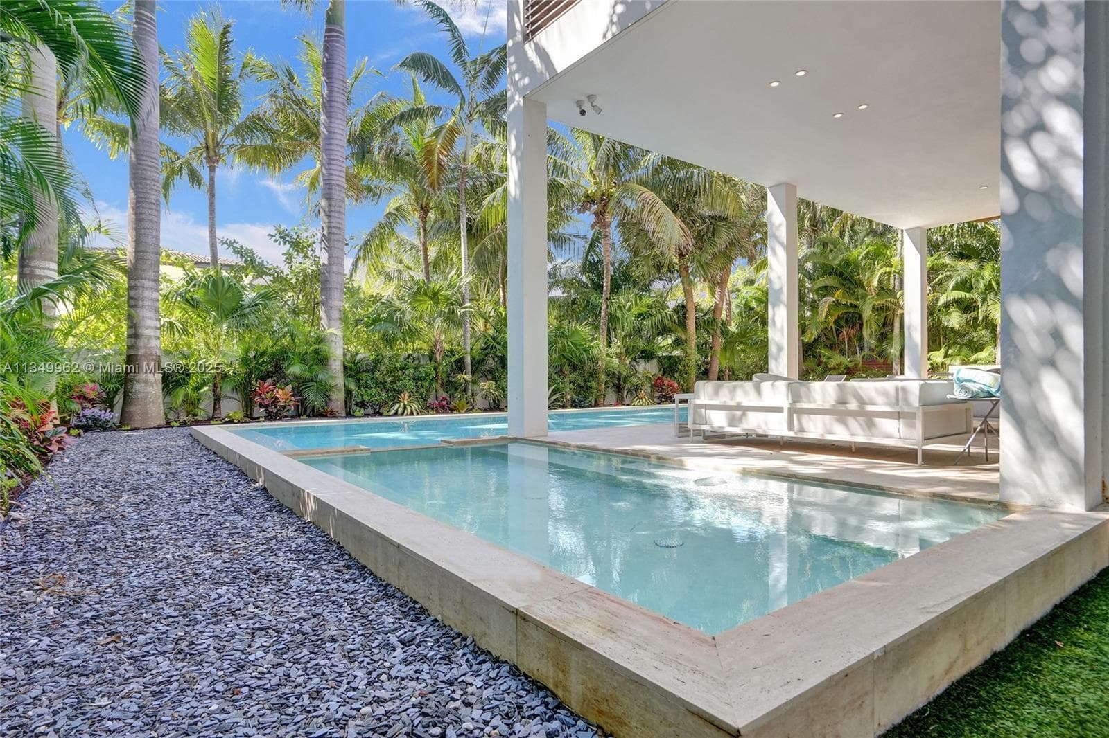 240 Ocean Blvd photo 17