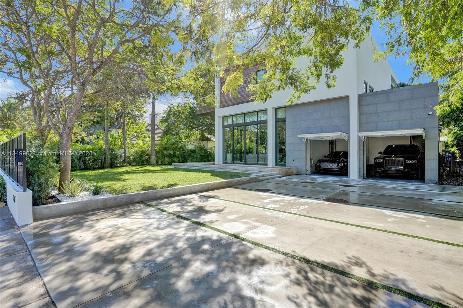 240 Ocean Blvd photo 3