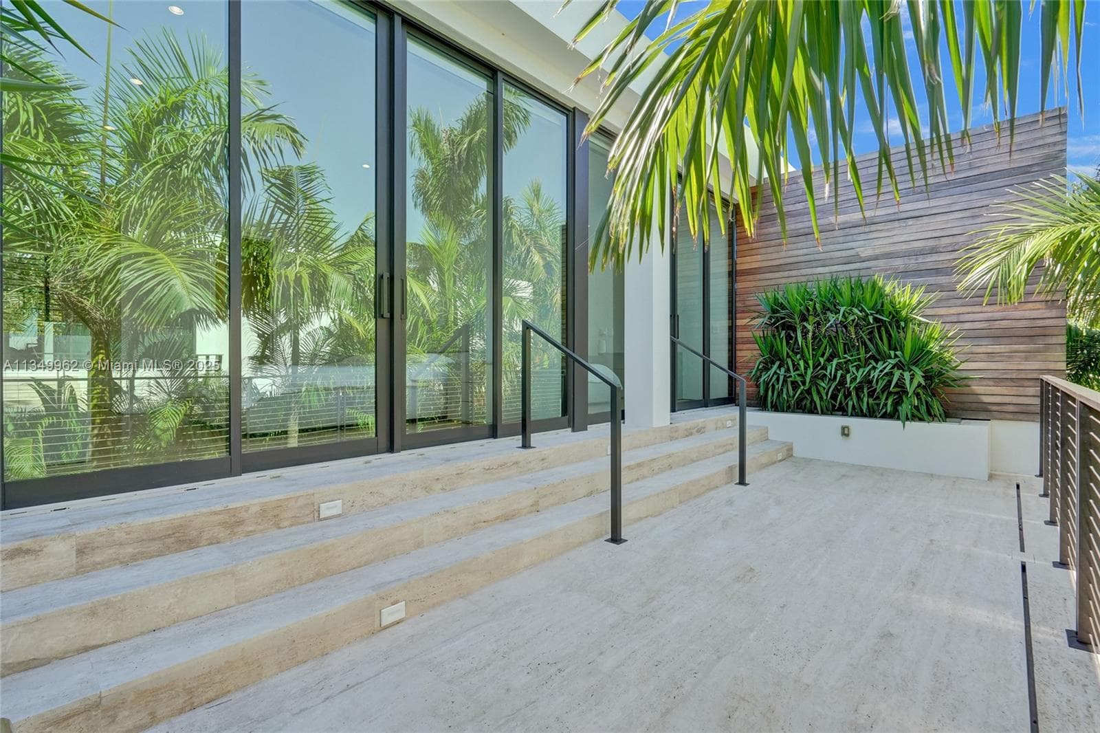 240 Ocean Blvd photo 84