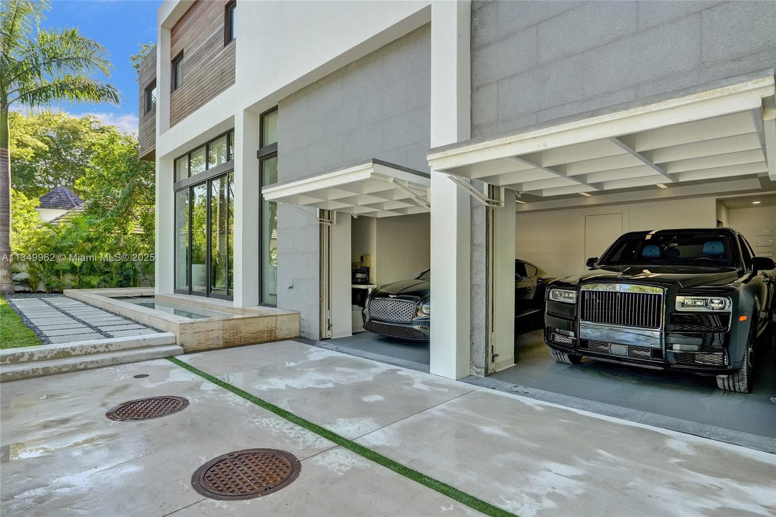 240 Ocean Blvd photo 5