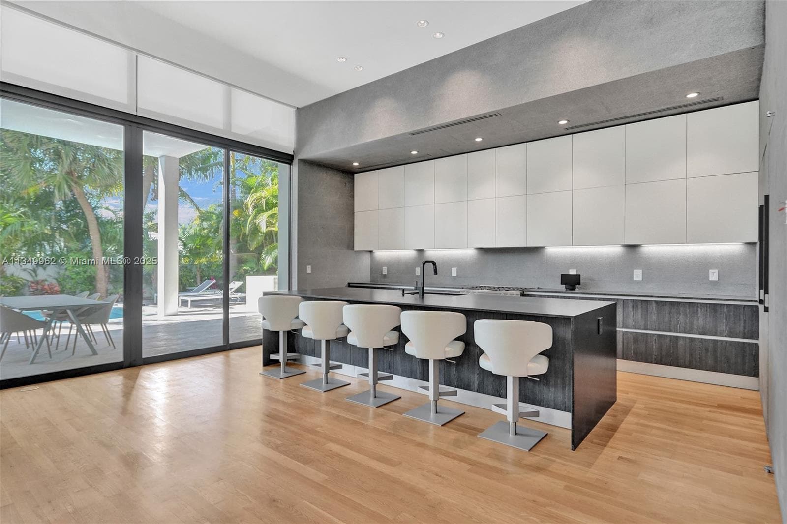 240 Ocean Blvd photo 34