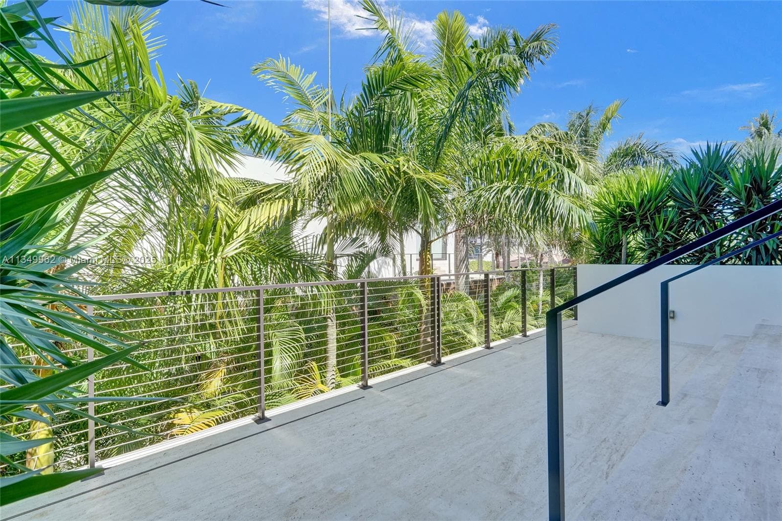 240 Ocean Blvd photo 82