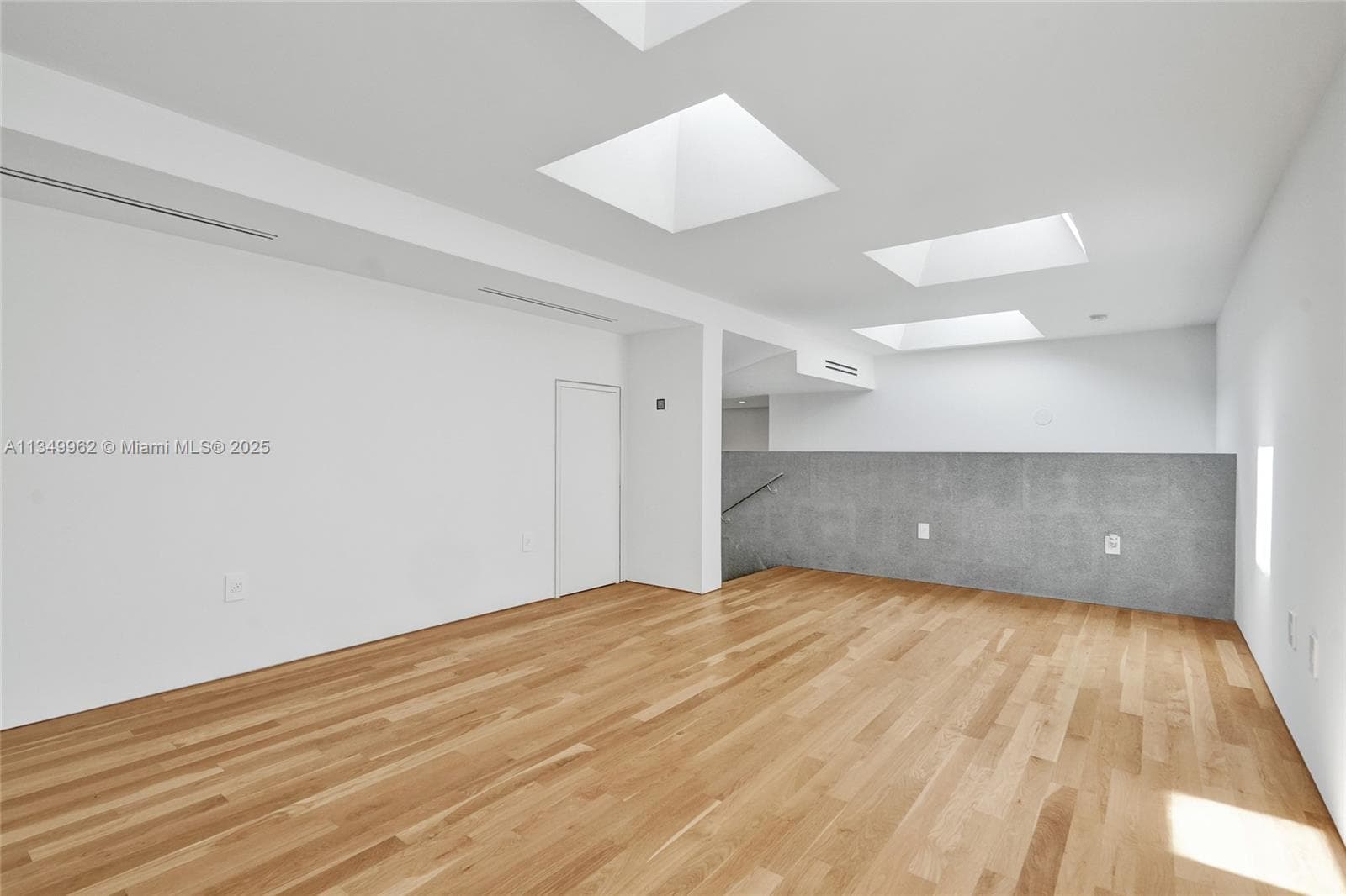 240 Ocean Blvd photo 68