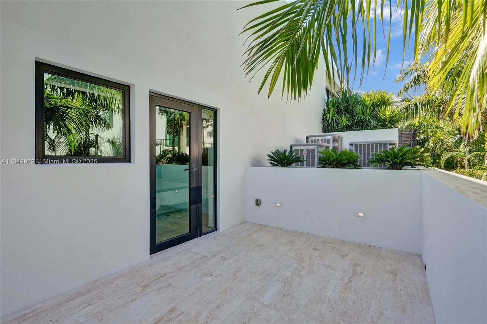 240 Ocean Blvd photo 64
