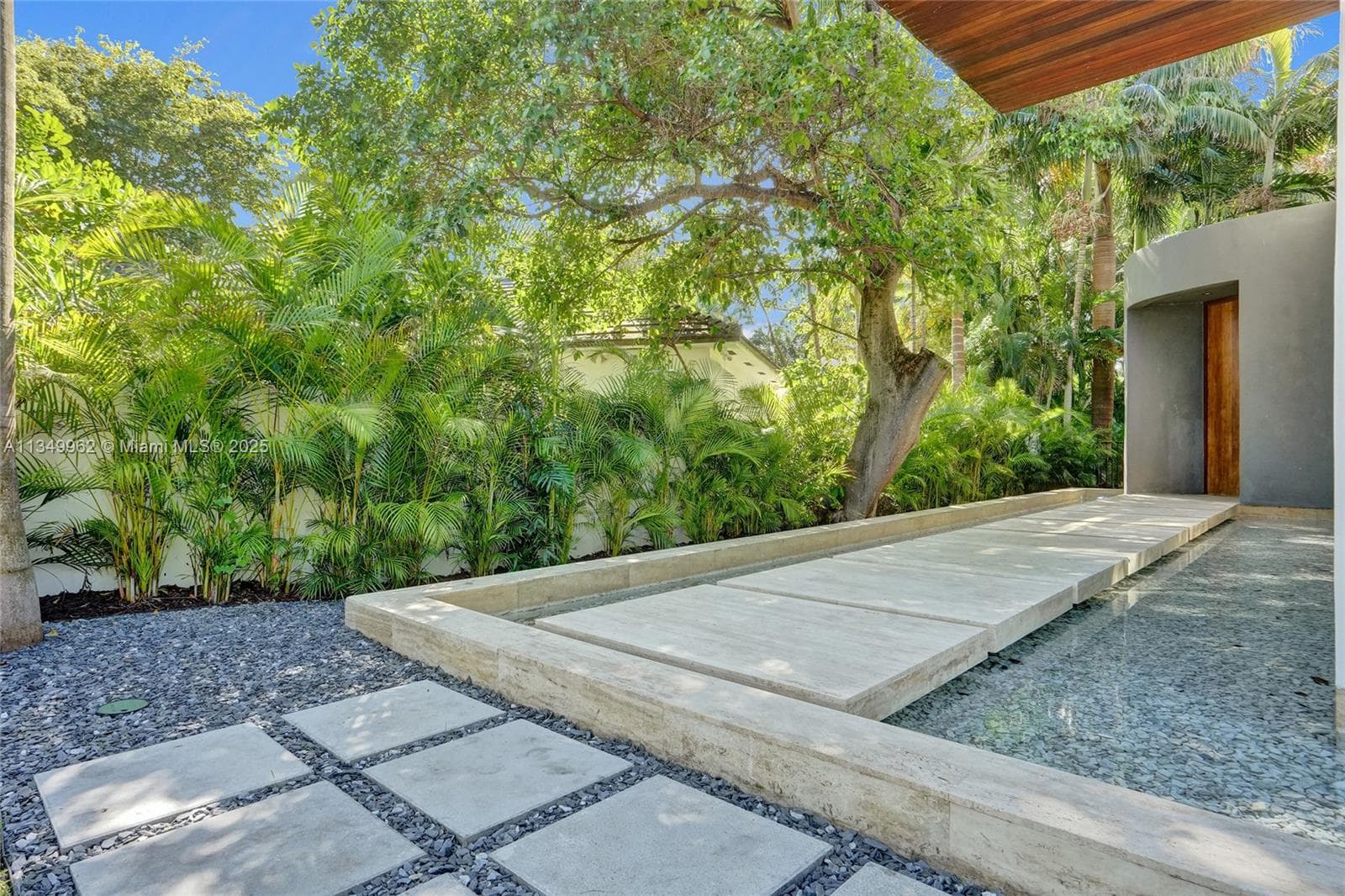 240 Ocean Blvd photo 8