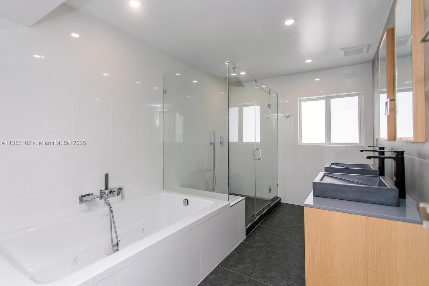 1218 Hollywood Blvd photo 34