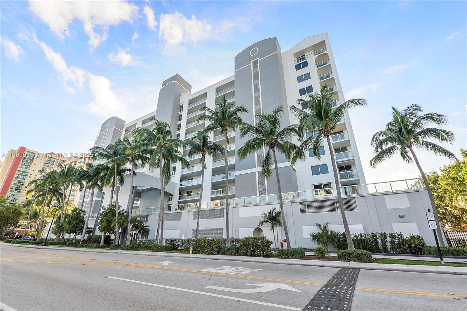 Golden Bay Club · #807 in Sunny Isles Beach - Photo 42