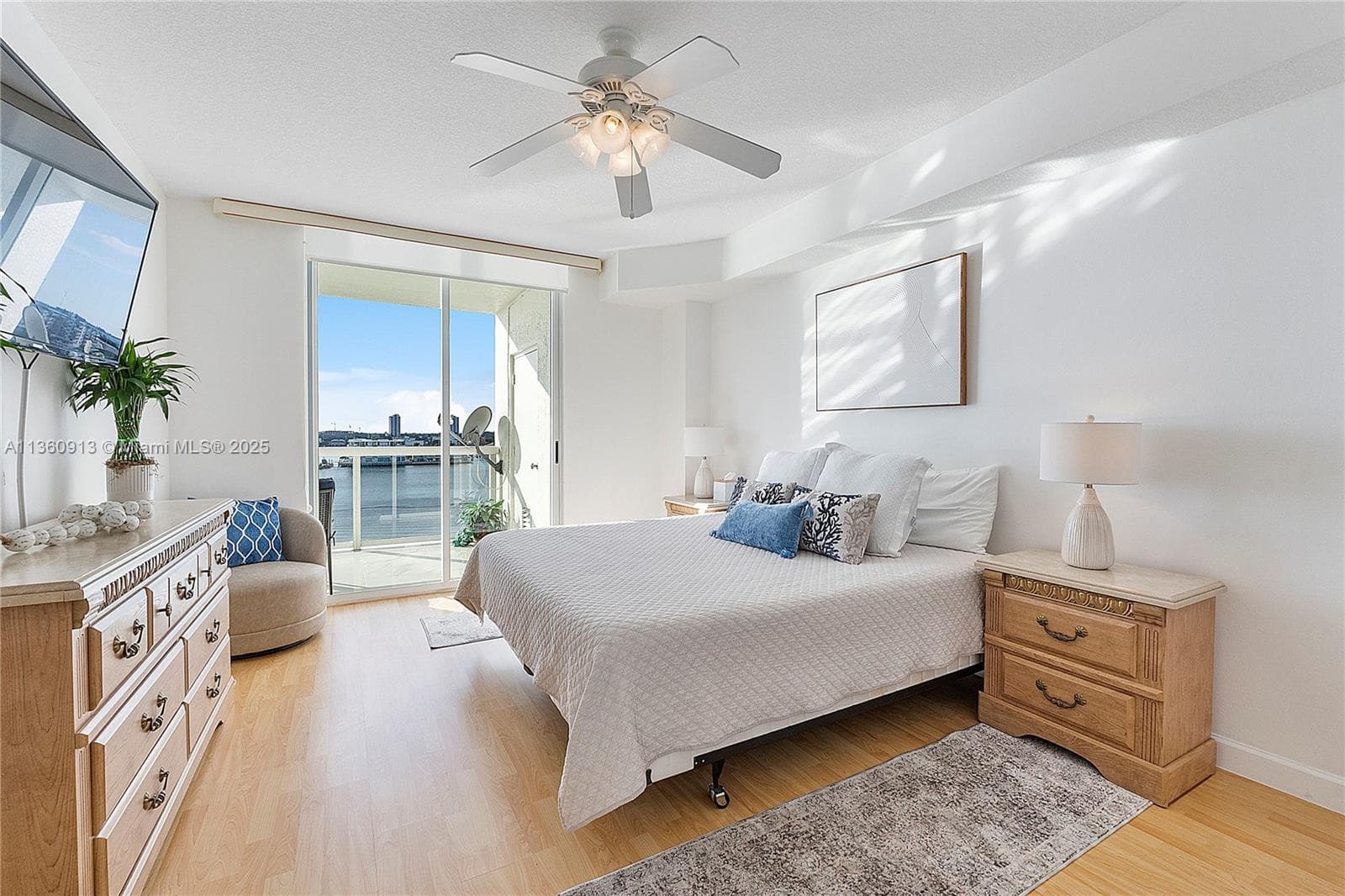 Golden Bay Club · #807 in Sunny Isles Beach - Photo 14