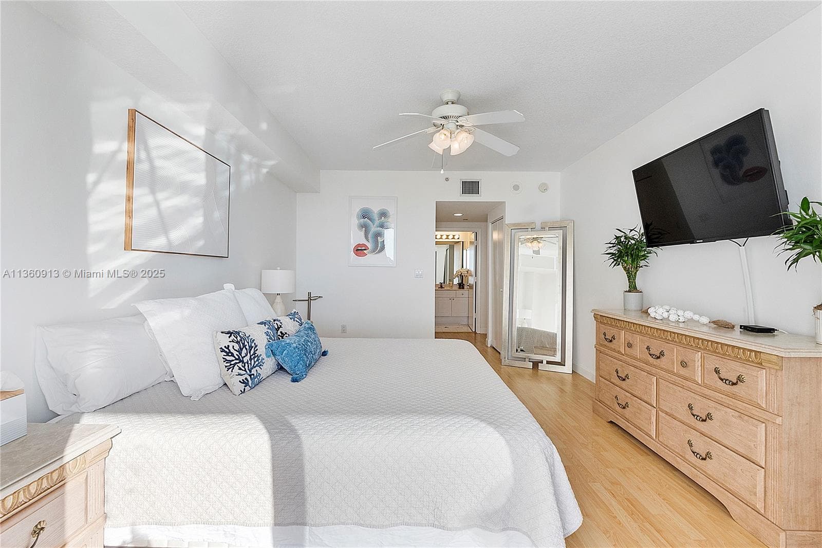 Golden Bay Club · #807 in Sunny Isles Beach - Photo 15