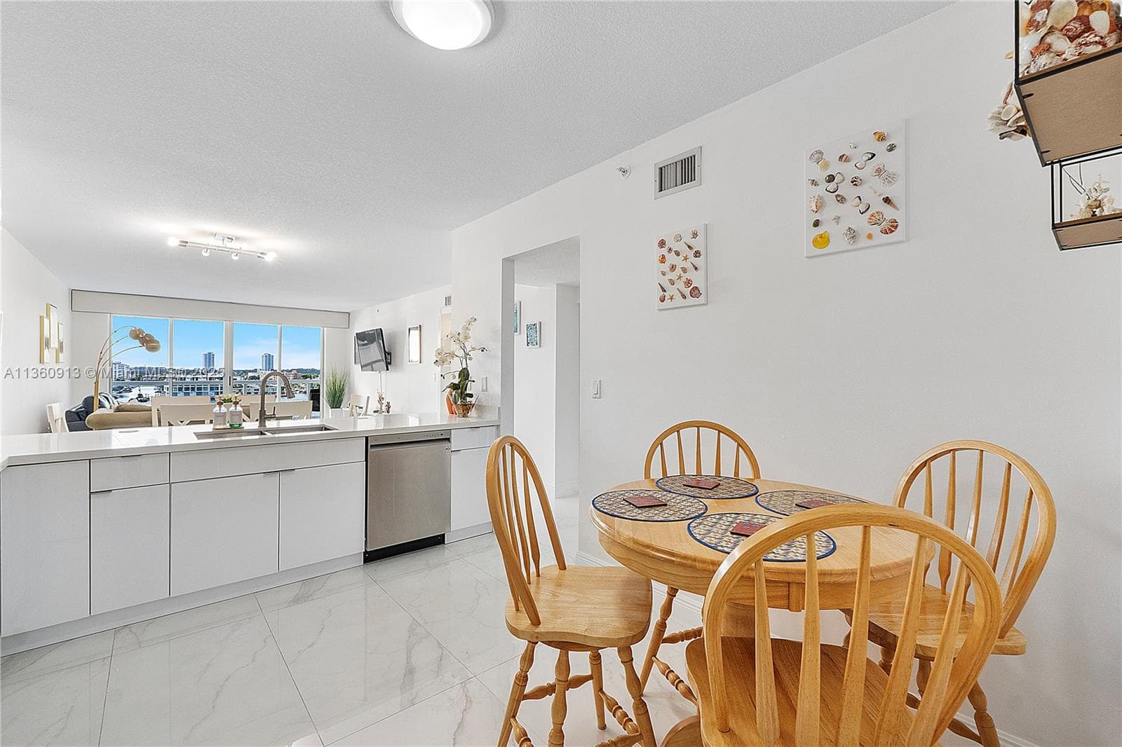 Golden Bay Club · #807 in Sunny Isles Beach - Photo 8