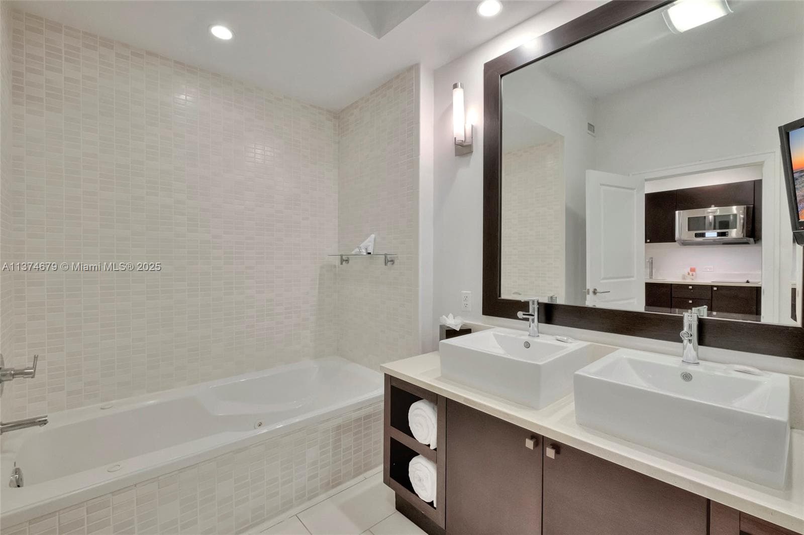 The Blue Resort · #606 in Doral - Photo 4